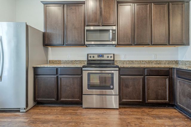 1590 Twin Estates DR, Kyle, TX 78640