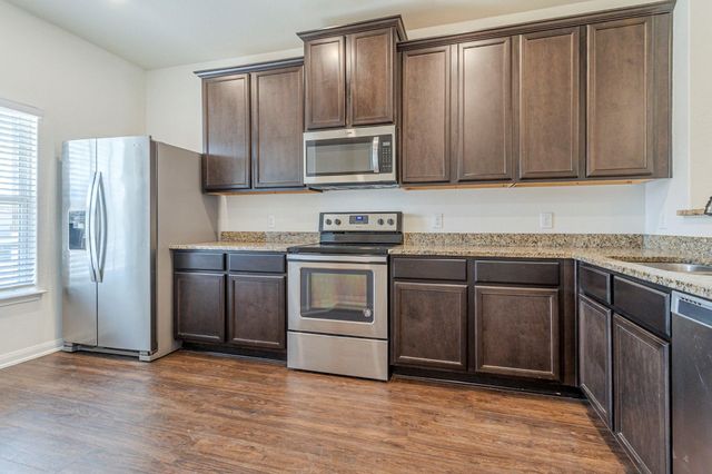 1590 Twin Estates DR, Kyle, TX 78640
