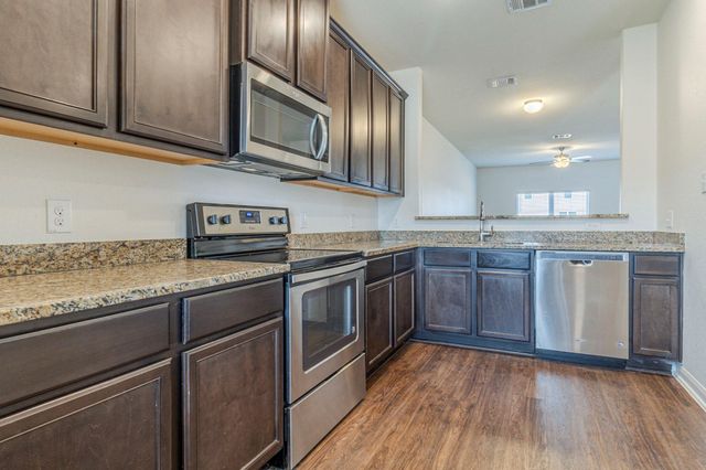 1590 Twin Estates DR, Kyle, TX 78640