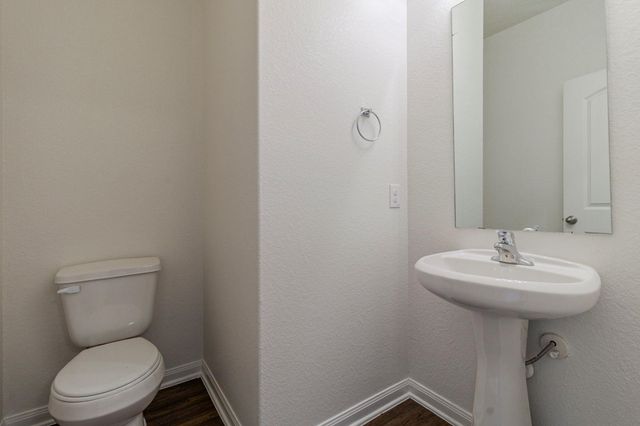 1590 Twin Estates DR, Kyle, TX 78640