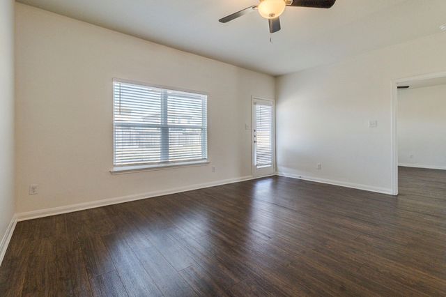 1590 Twin Estates DR, Kyle, TX 78640
