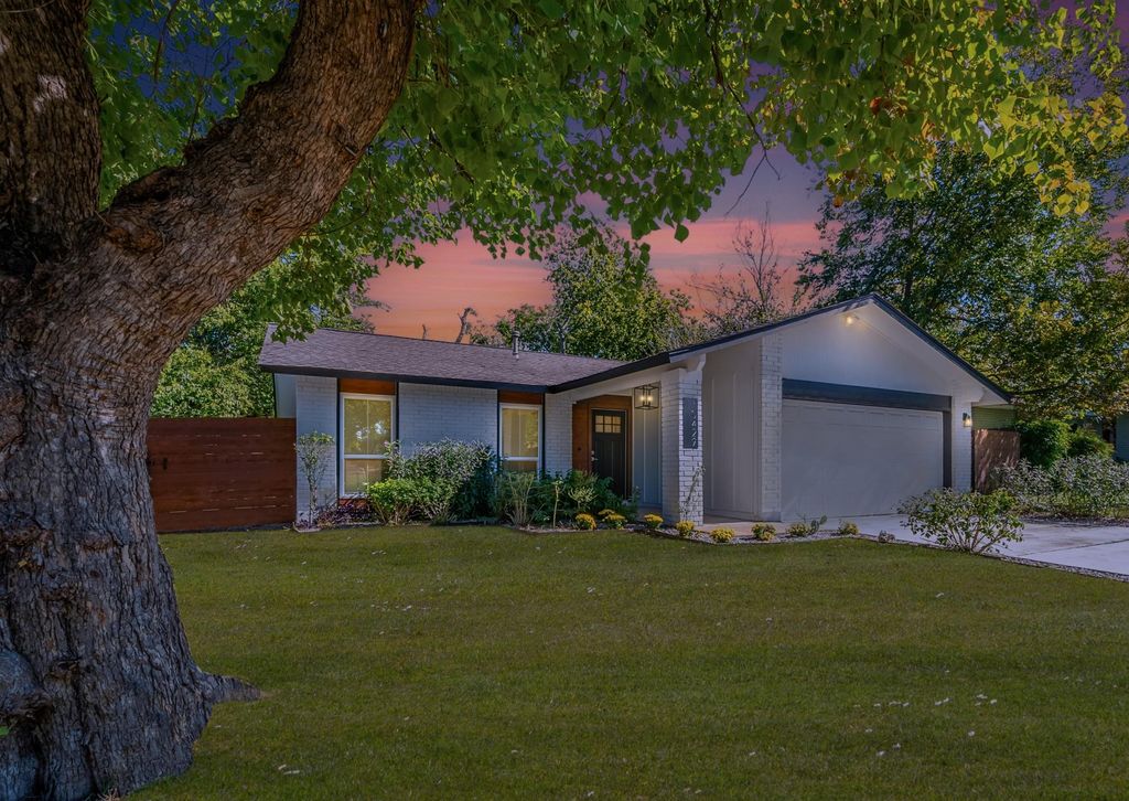 10429 Firethorn LN, Austin, TX 78750
