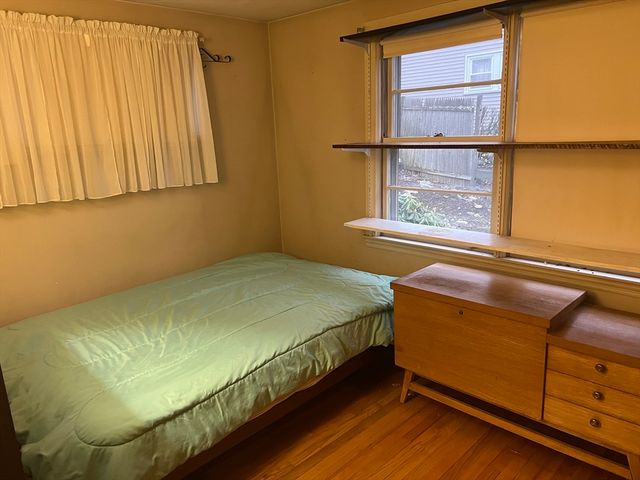 35 Felton Pl, Melrose, MA 02176