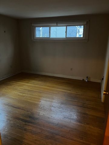 35 Felton Pl, Melrose, MA 02176