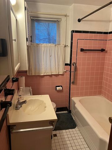 35 Felton Pl, Melrose, MA 02176