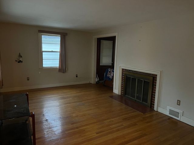 35 Felton Pl, Melrose, MA 02176