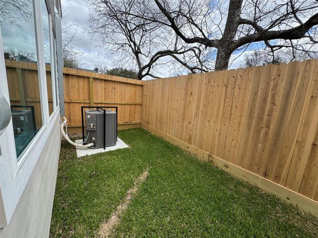 2715 Tierwester Street, Houston, TX 77004