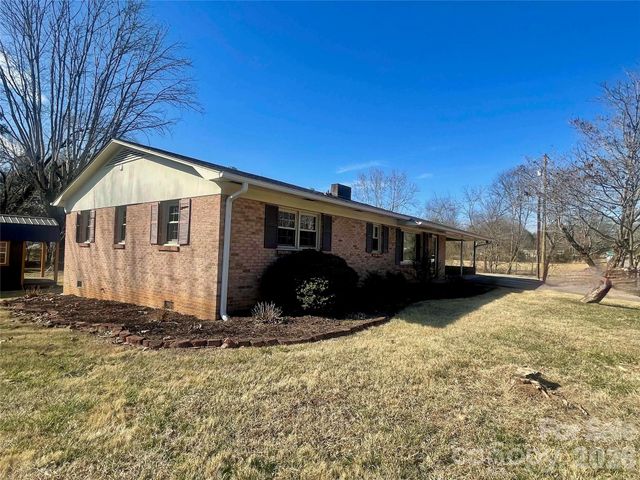 635 Powell Road NE, Lenoir, NC 28645