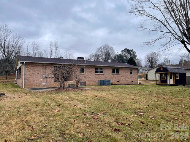 635 Powell Road NE, Lenoir, NC 28645