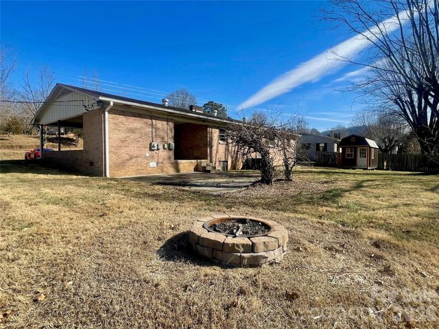 635 Powell Road NE, Lenoir, NC 28645