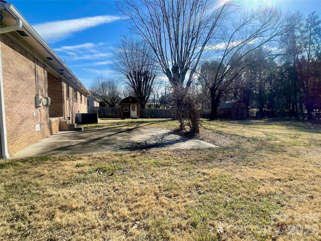 635 Powell Road NE, Lenoir, NC 28645