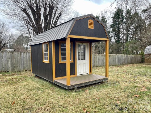 635 Powell Road NE, Lenoir, NC 28645