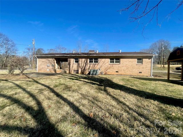 635 Powell Road NE, Lenoir, NC 28645