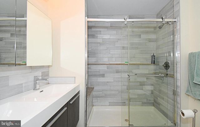 19 WALNUT LN, Levittown, PA 19054