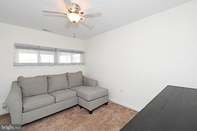 19 WALNUT LN, Levittown, PA 19054