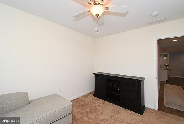 19 WALNUT LN, Levittown, PA 19054