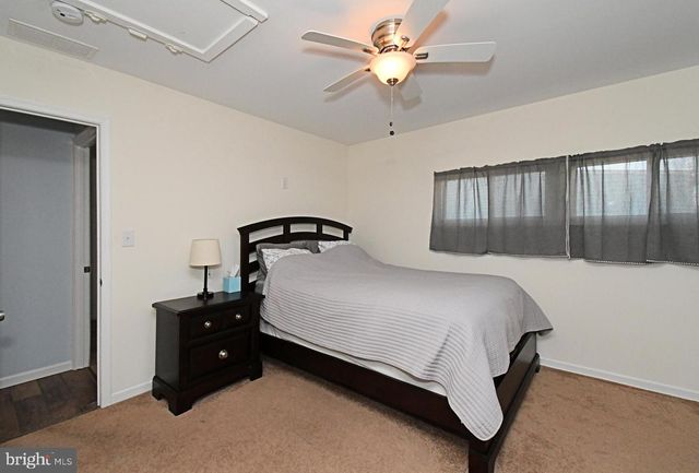 19 WALNUT LN, Levittown, PA 19054