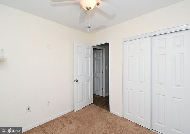 19 WALNUT LN, Levittown, PA 19054