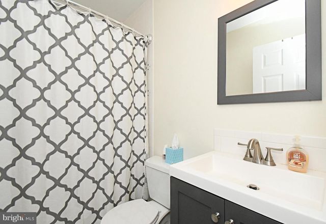 19 WALNUT LN, Levittown, PA 19054