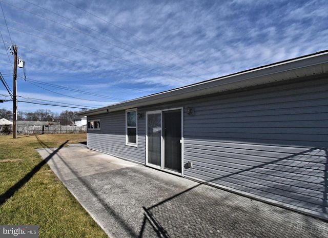 19 WALNUT LN, Levittown, PA 19054