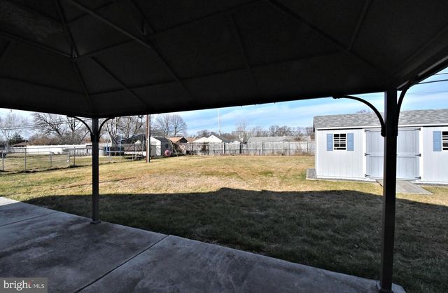 19 WALNUT LN, Levittown, PA 19054