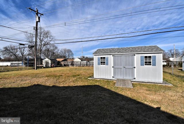 19 WALNUT LN, Levittown, PA 19054