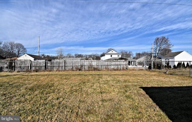 19 WALNUT LN, Levittown, PA 19054