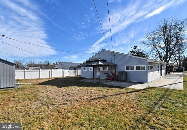 19 WALNUT LN, Levittown, PA 19054