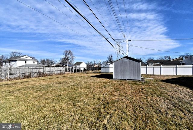 19 WALNUT LN, Levittown, PA 19054