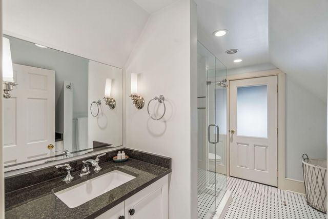 39 Society Street, Charleston, SC 29401