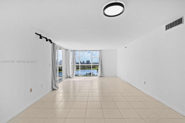 20505 E Country Club Drive 1938, Aventura, FL 33180