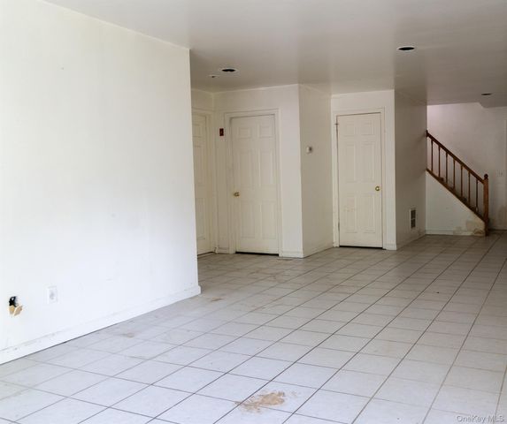 23 Roundtop Road, Yonkers, NY 10710