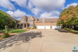 300 Fairway Cir, Brandon, SD 57005