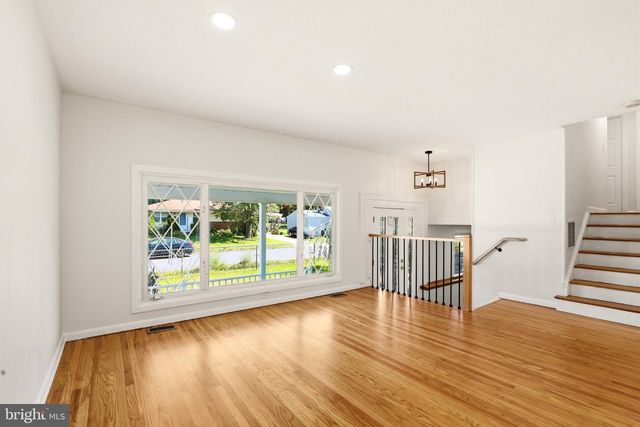 14 LANCASTER DR, Burlington, NJ 08016