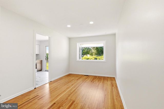 14 LANCASTER DR, Burlington, NJ 08016