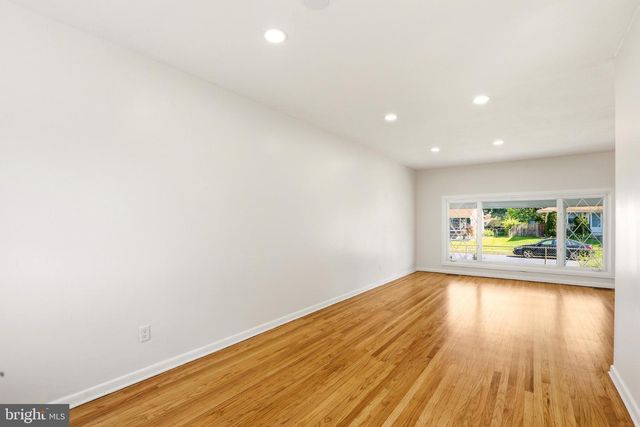 14 LANCASTER DR, Burlington, NJ 08016