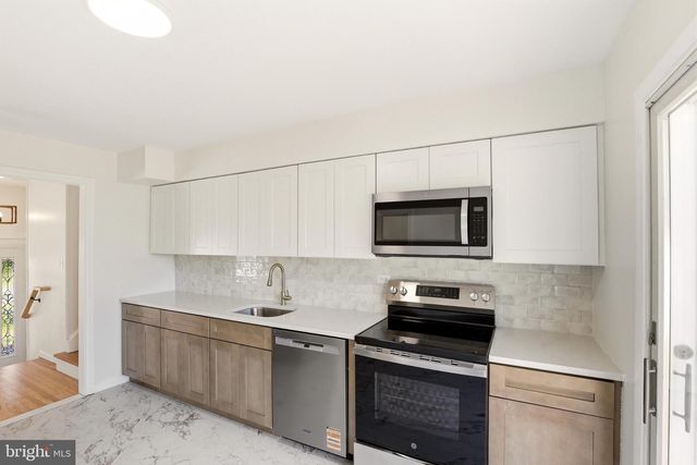 14 LANCASTER DR, Burlington, NJ 08016