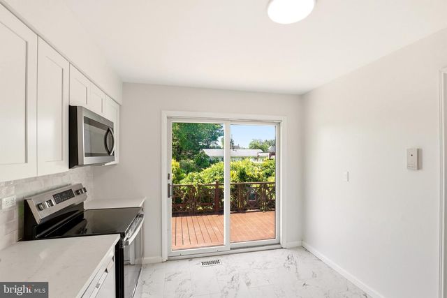 14 LANCASTER DR, Burlington, NJ 08016
