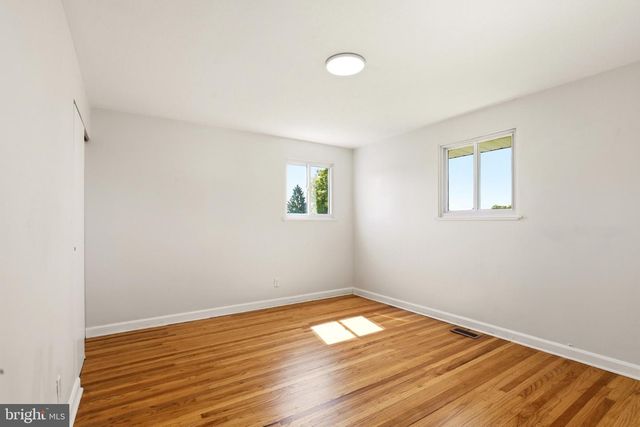 14 LANCASTER DR, Burlington, NJ 08016