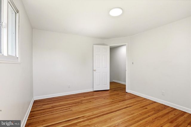 14 LANCASTER DR, Burlington, NJ 08016