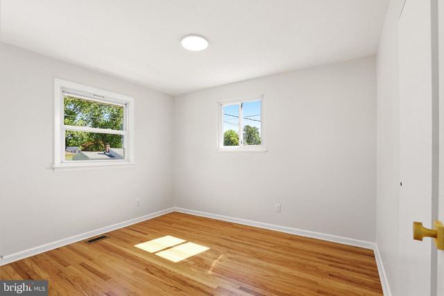 14 LANCASTER DR, Burlington, NJ 08016