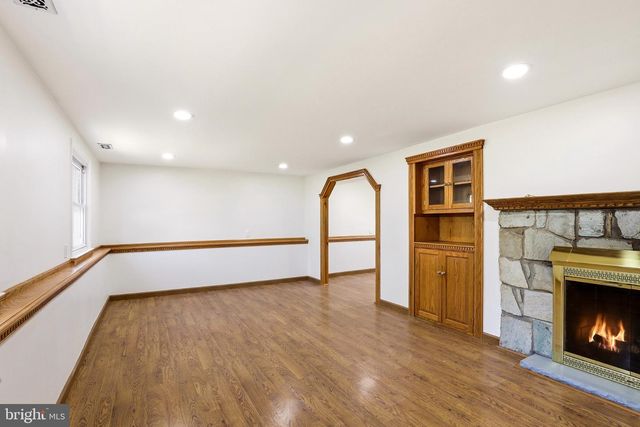 14 LANCASTER DR, Burlington, NJ 08016