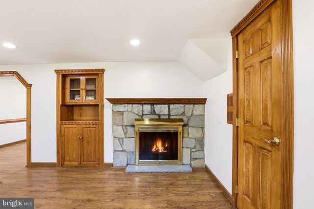 14 LANCASTER DR, Burlington, NJ 08016