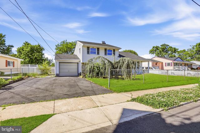 14 LANCASTER DR, Burlington, NJ 08016