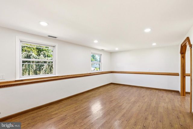 14 LANCASTER DR, Burlington, NJ 08016