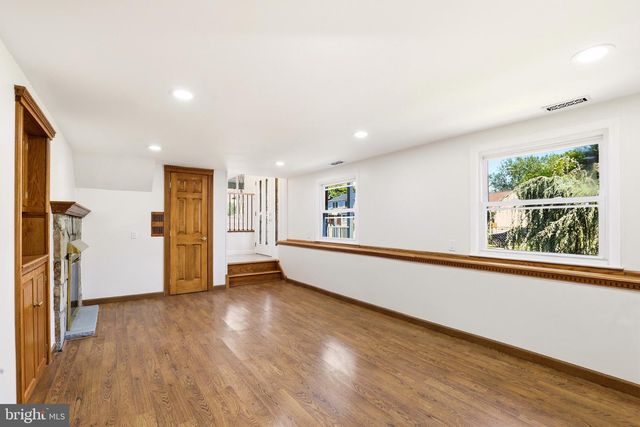 14 LANCASTER DR, Burlington, NJ 08016