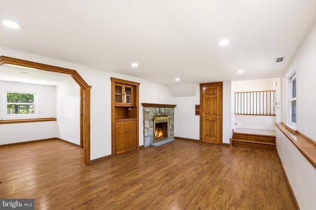 14 LANCASTER DR, Burlington, NJ 08016