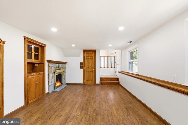 14 LANCASTER DR, Burlington, NJ 08016