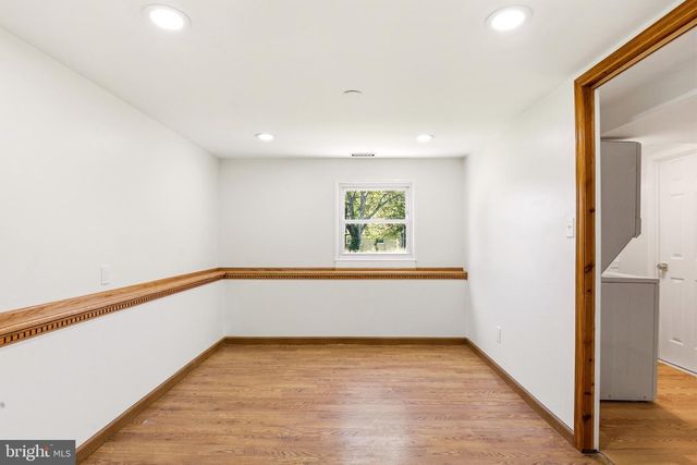 14 LANCASTER DR, Burlington, NJ 08016