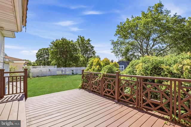 14 LANCASTER DR, Burlington, NJ 08016
